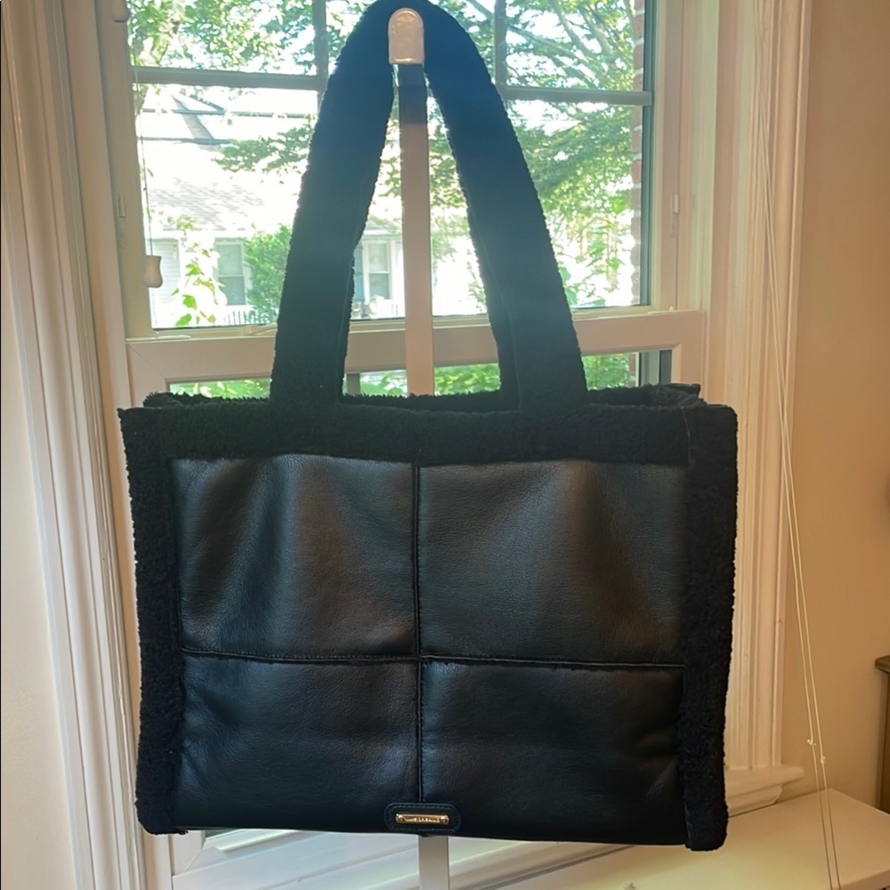 1077 Like Dreams Black Sherpa & faux leather Women's Tote Bag‎